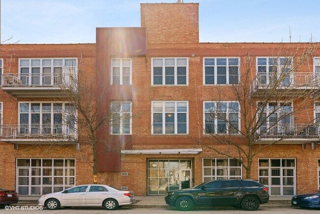 Primary Photo - 2111 W Churchill St