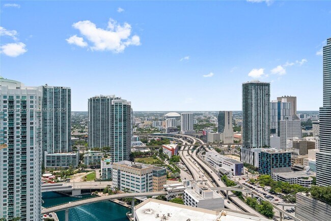 Building Photo - 200 Biscayne Blvd Way