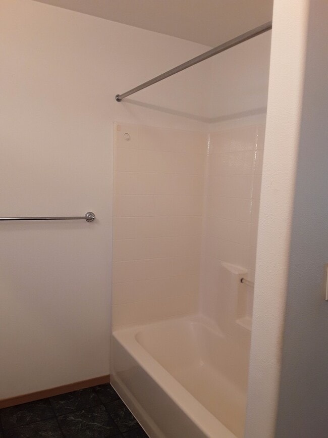 Building Photo - Spacious 3 bedroom 2 bath home in Kula-Available now!