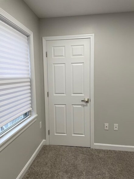 Building Photo - 33 Deer St