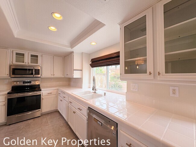 Building Photo - Welcome home to this spacious 4-bedroom, 3-bath home located in the Rancho Del Oro Community!