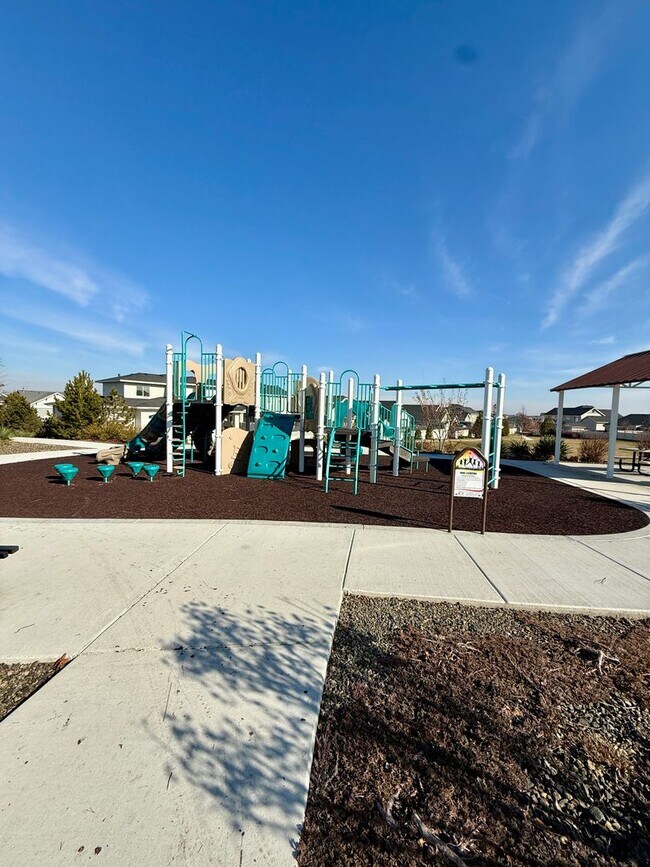 Building Photo - Welcome to this stunning newer home located in the vibrant city of Nampa, ID