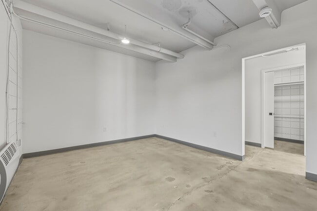 Building Photo - 415 S Weber St