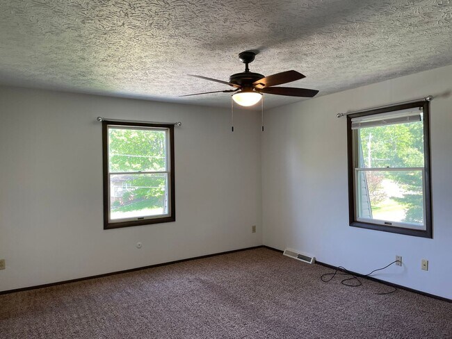 Building Photo - 386 - Palmer