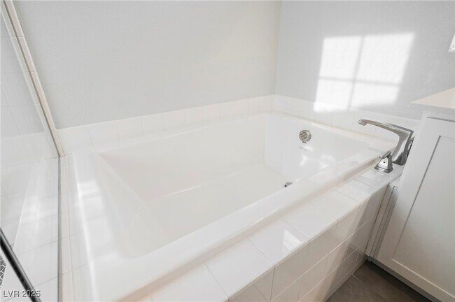 Building Photo - 27 Santo Mio Ct