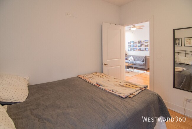 Building Photo - 2535 W North Ave