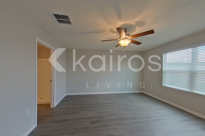 Building Photo - 8657 SW 43rd Ter