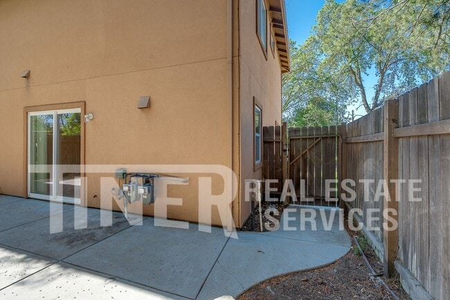 Building Photo - 5710 Cypress Ave