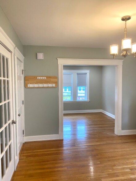 Building Photo - 347 Vermont St