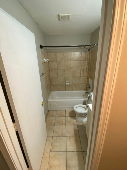 Building Photo - 3809 Carpenter Dr