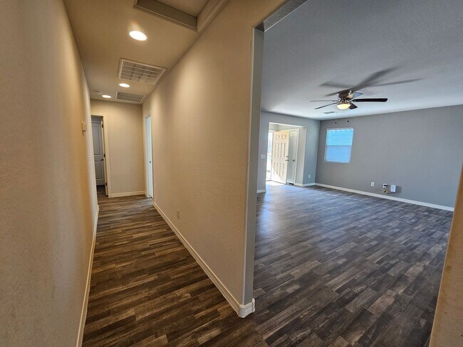 Building Photo - SHORT/LONG TERM /FREE RENT CALL FOR DETAILS