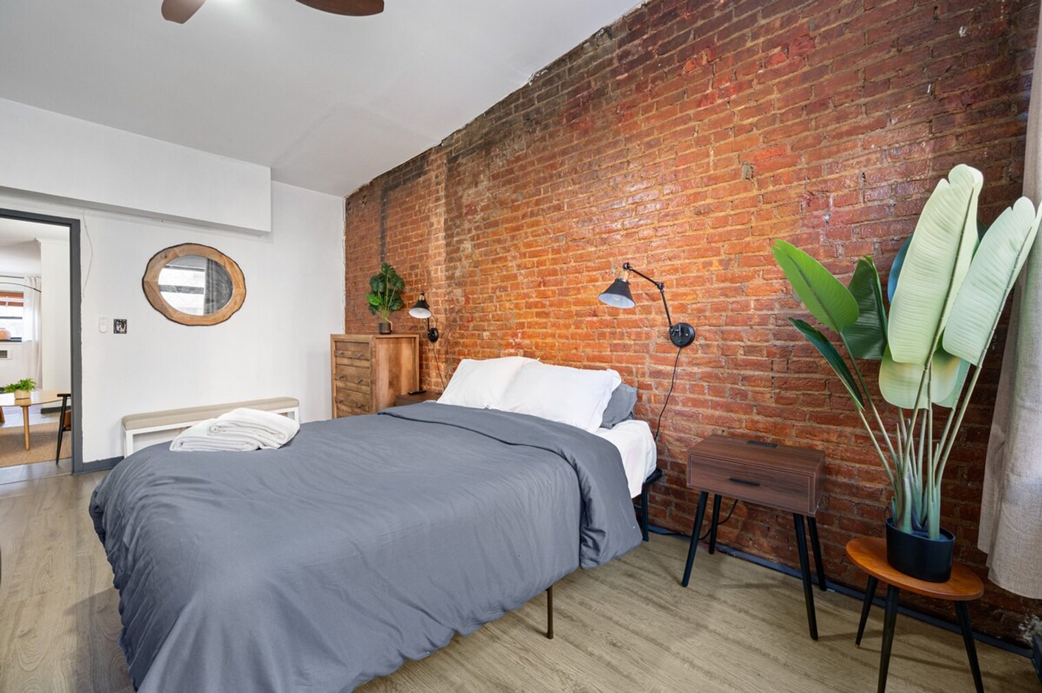 Building Photo - 301 W 31st St