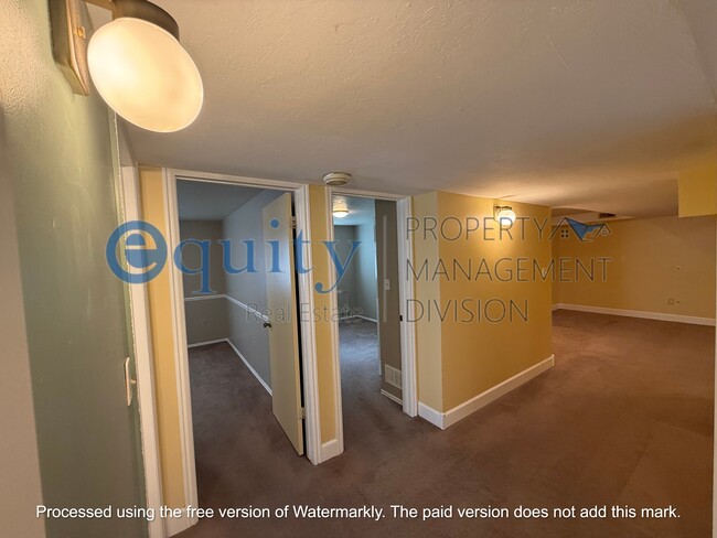 Building Photo - 2027 Kramer Dr