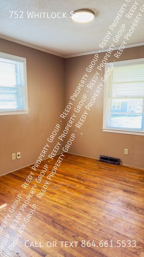Building Photo - 752 Whitlock St