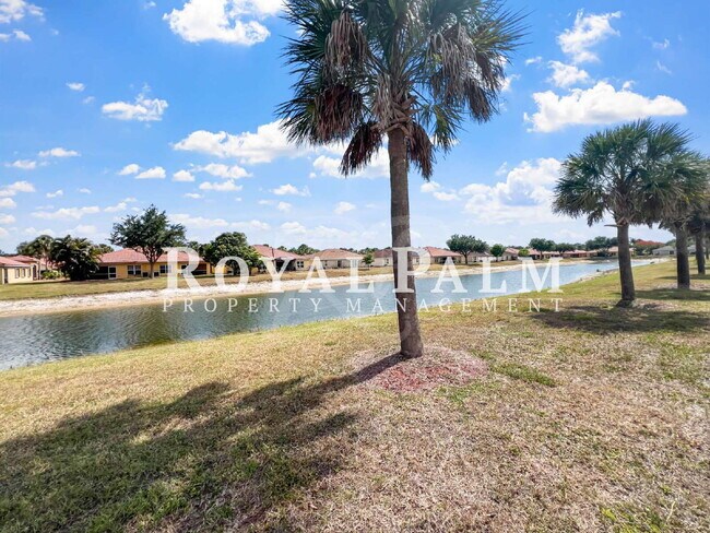 Building Photo - 4BR/2BA Duplex Living in Vistanna Villas + Washer & Dryer! — Space, Style, and Laundry Convenienc...