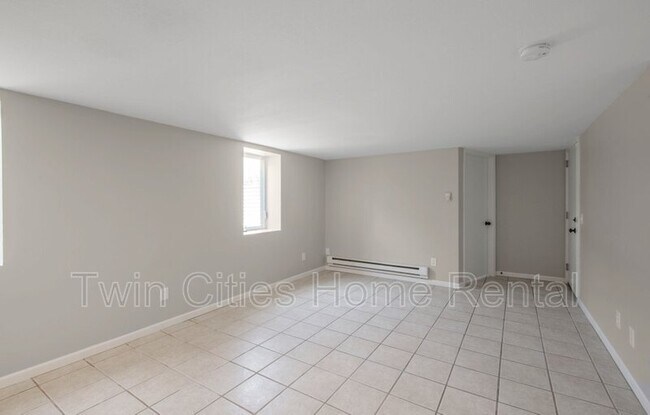 Building Photo - 2081 Hillview Rd