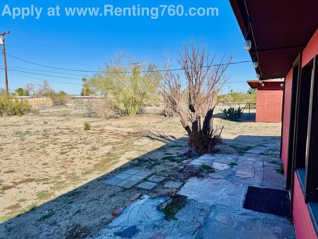 Building Photo - Updated 4 Bed 2 Bath Home!