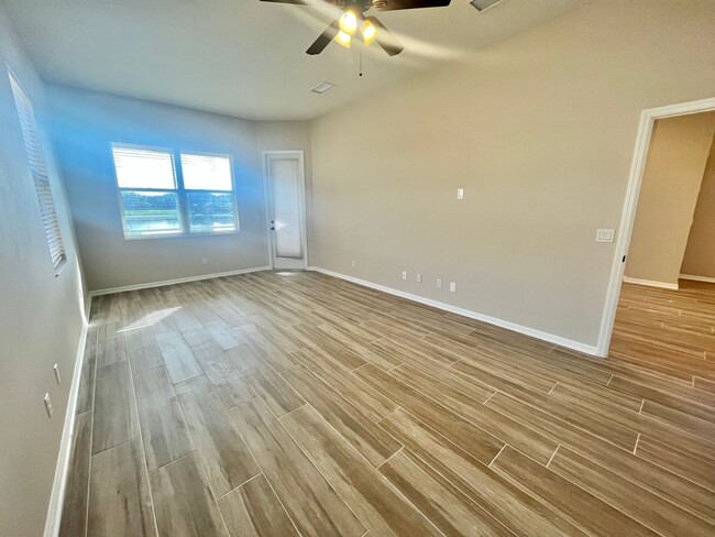 Building Photo - Stunning 4-Bed, 2-Bath Home for Rent in He...