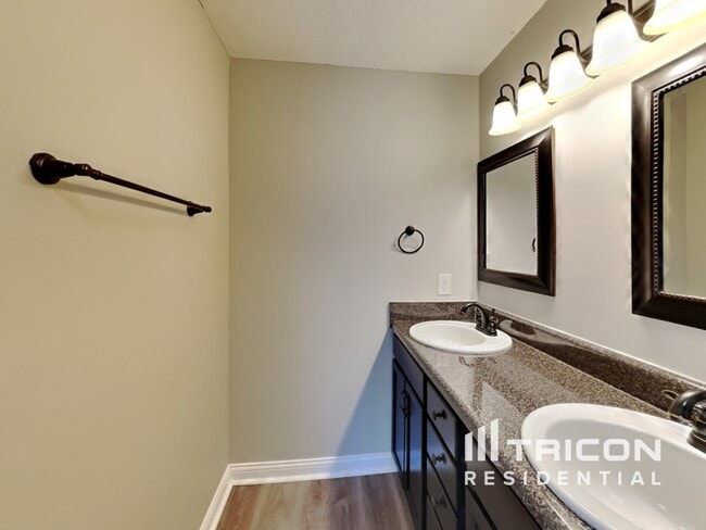 Building Photo - 2448 Andersonville Dr