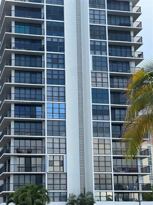 Building Photo - 2049 S Ocean Dr