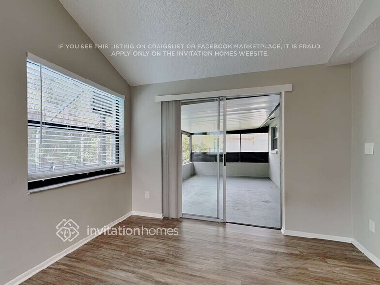 Building Photo - 16033 Villa Dr