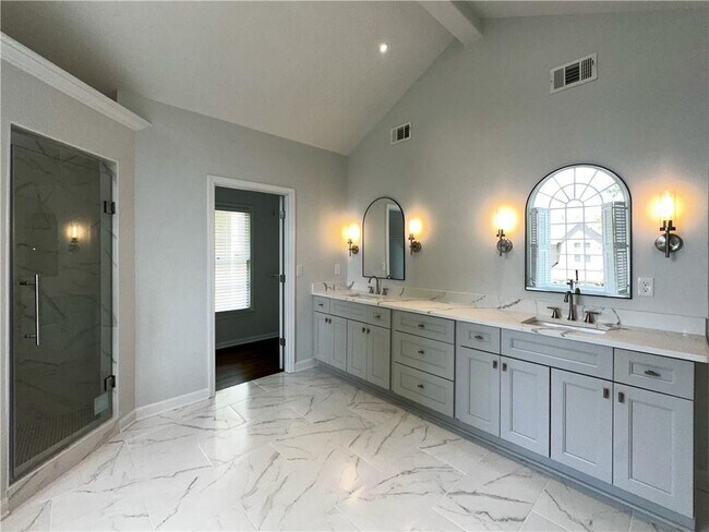 Building Photo - 2660 Coachmans Cir