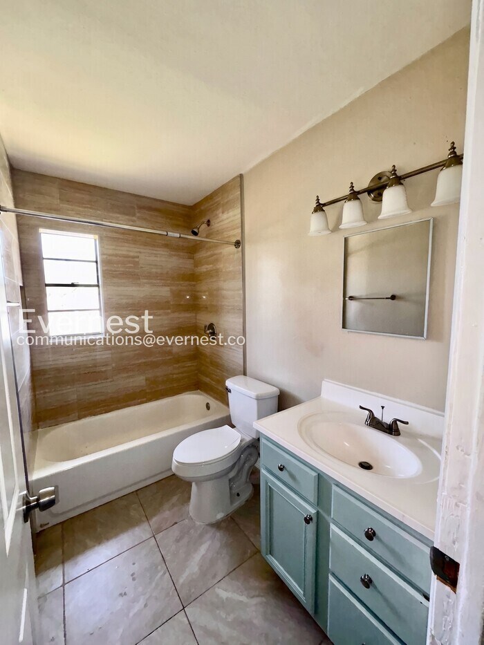Building Photo - 2119 Navel Cir S