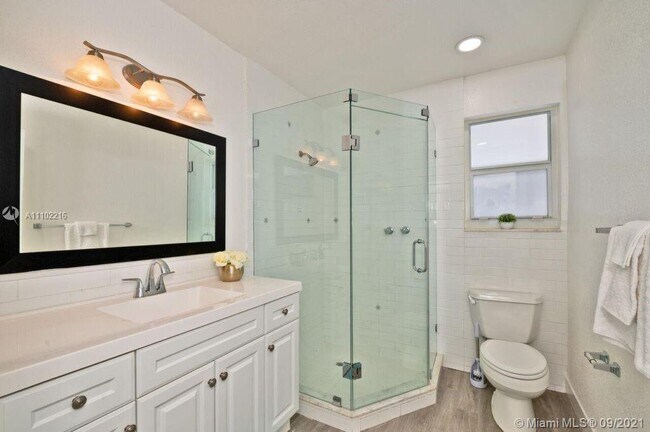 Building Photo - 5510 Pierce St