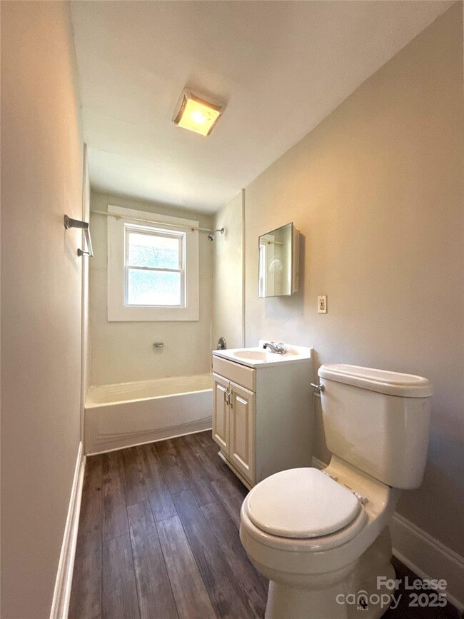 Building Photo - 904 Harrill St