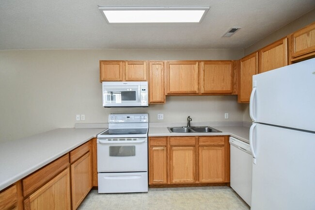 Building Photo - 1420 E Redwood Blvd