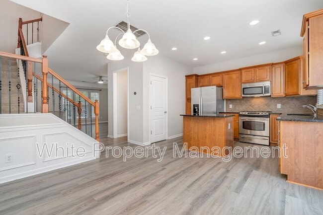 Building Photo - 822 Granby Dr