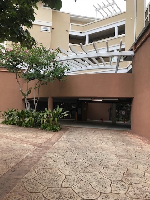 Building Photo - Beautiful & Convenient 2/2/2 Unit