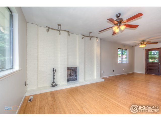 Building Photo - 4 bedroom Solid Brick Ranch in NW Longmont!