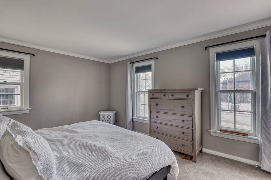 Building Photo - 6132 W Wells St