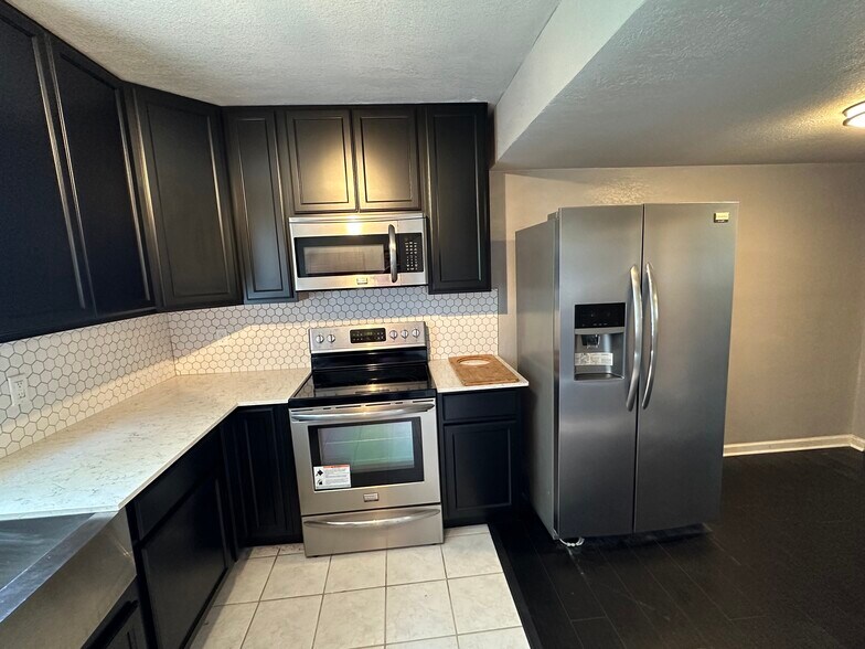 Stainless Steel Refrigerator - 540 S Flannery Rd