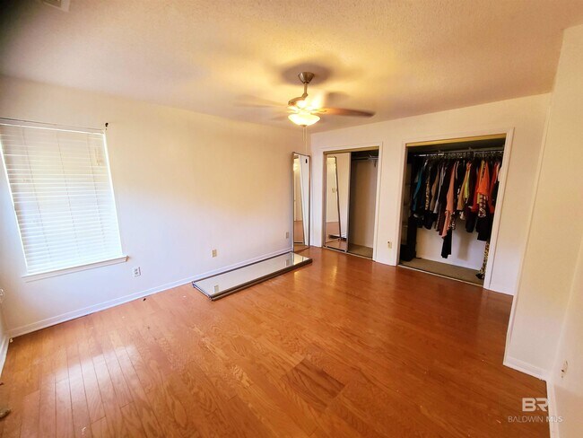 Building Photo - 123 Melanie Loop