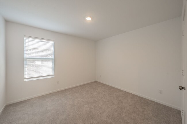 Building Photo - Brand new 3 bedroom 2 bath home Lennar home