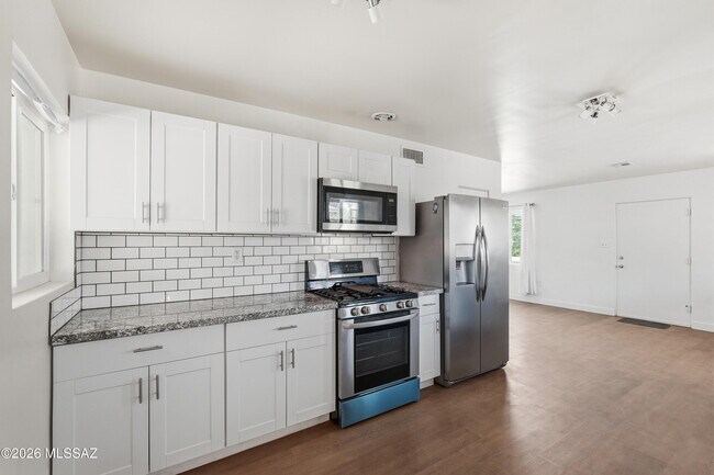 Building Photo - 4026 E Alhambra Pl