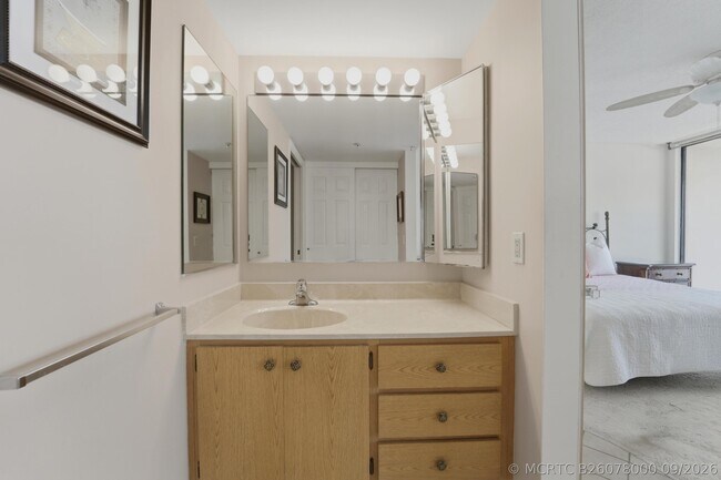 Building Photo - 2601 Marina Isle Way