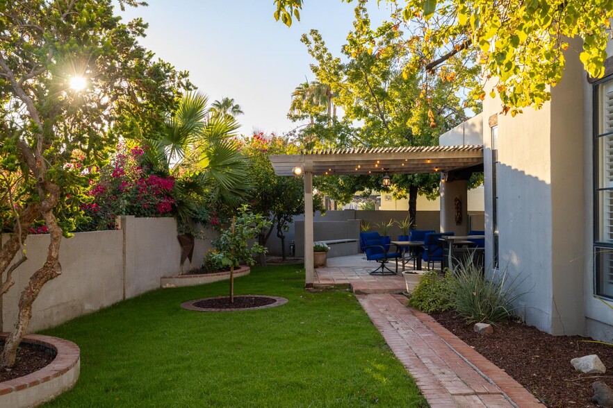 Building Photo - 3121 E Claremont Ave