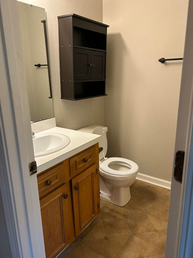 Building Photo - 20 Amos Ct