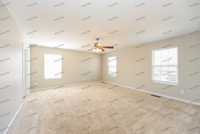 Building Photo - 113 Songbird Ct