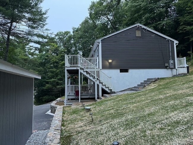 Building Photo - 89 Westwood Dr