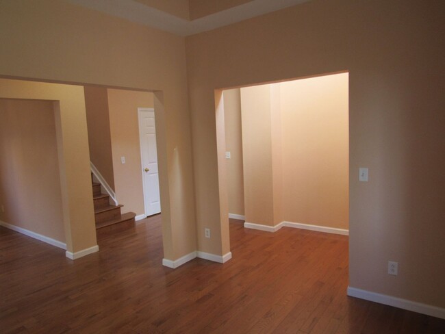 Building Photo - Superb  updated 5 bedroom, 4 bathroom home...