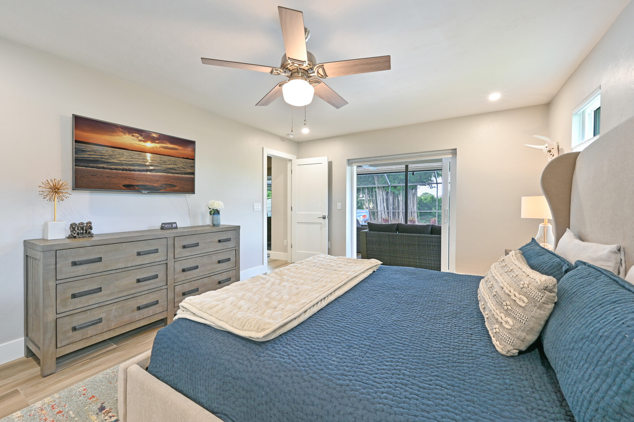 Master bedroom - 2305 Kings Lake Blvd