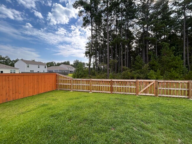 Building Photo - 219 Greenwich Dr