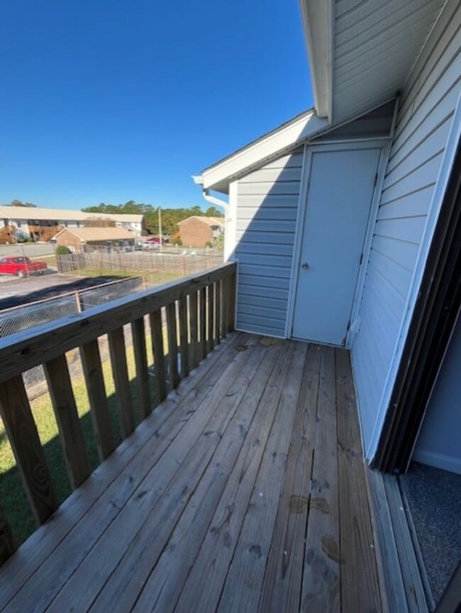 Building Photo - 2548 Flint Dr