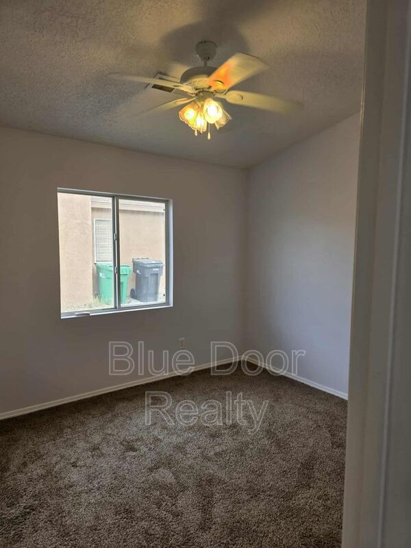 Building Photo - 6244 Vaughn Dr NE