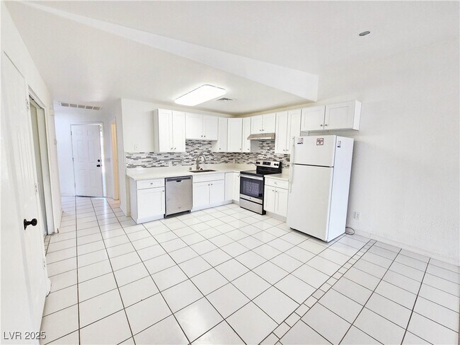 Building Photo - 1821 Pershing Ave