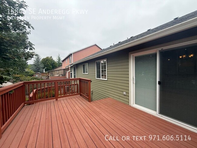 Building Photo - 15845 SE Anderegg Pkwy